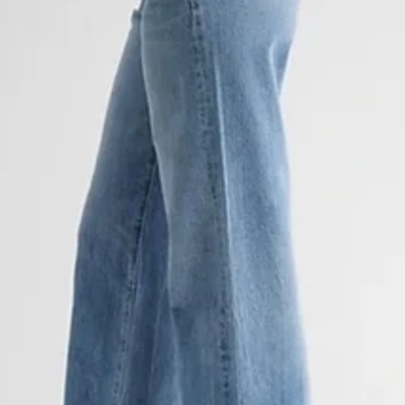 NEW Express Women’s High Waisted Medium Wash Wide Leg Jeans - Picture 4 of 7